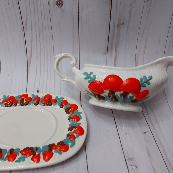 1970's Vintage Gravy Boat and Tray - Picture 1 of 11
